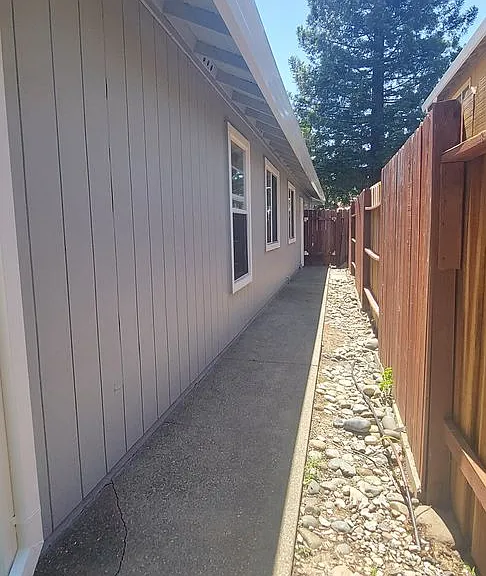 3835 Hunters Glen Pl — Photo 30