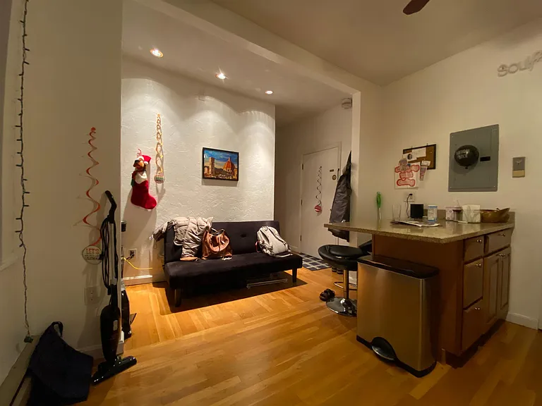 9 Charter St #4F — Photo 6