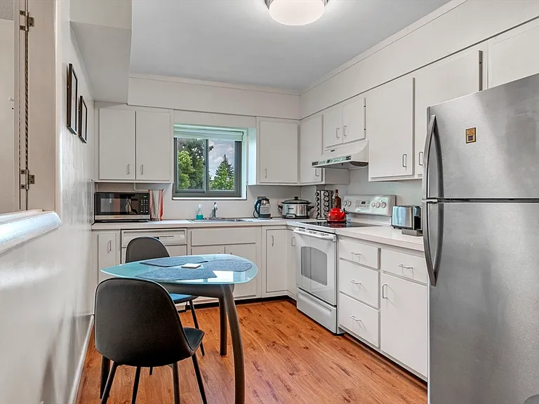 41 Centre St #305 — Photo 8