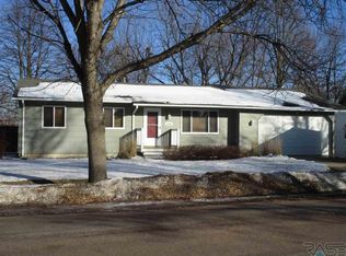 5208 S Landsdown Dr, Sioux Falls, SD 57106