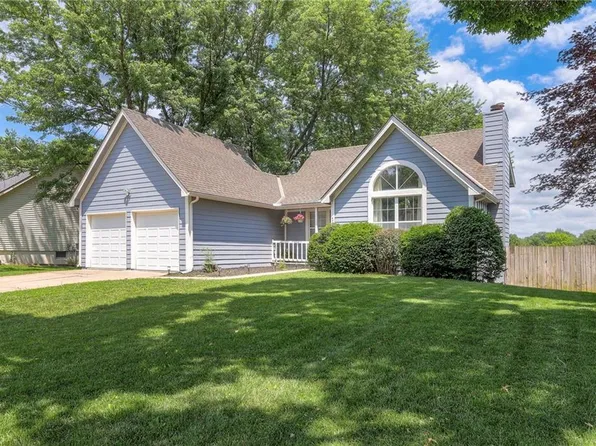 4729 Halsey St, Shawnee, KS 66216