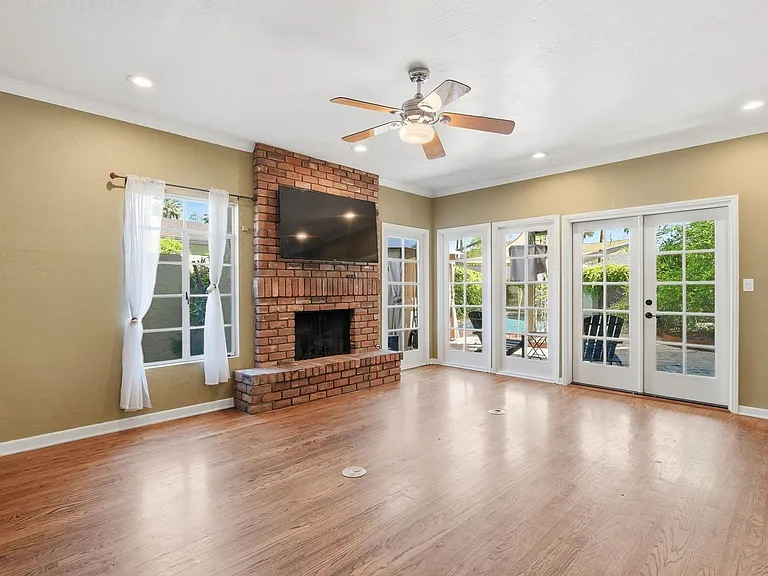 1238 W Coronado Rd — Photo 10