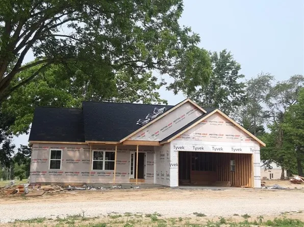 77 Straght St, Elsberry, MO 63343