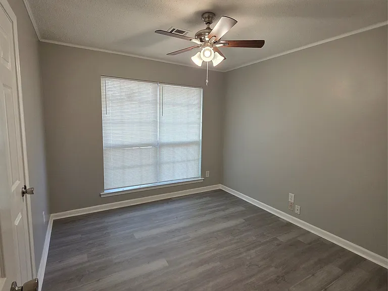 744 Ledyard Pl — Photo 13
