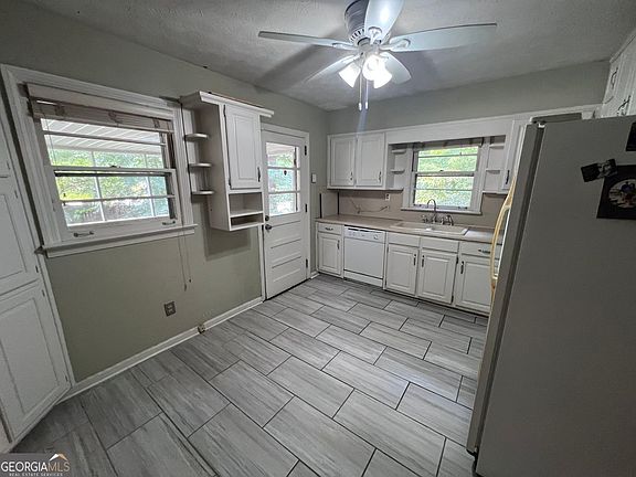 5th image of 3000 Wilson Rd