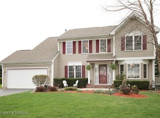1005 Saddle Creek Ln, Crystal Lake, IL 60014