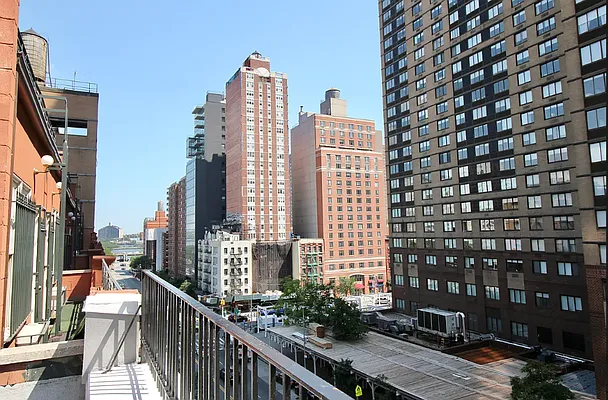 Rented by Loom Capital Group Inc. | media 12