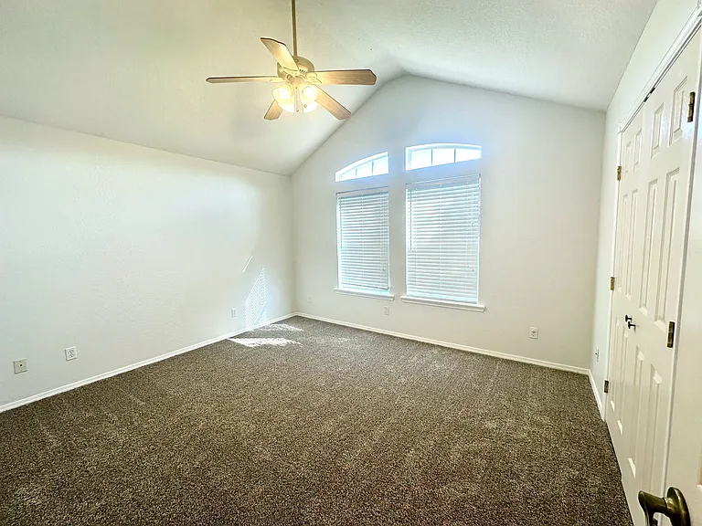 196 Aster St — Photo 11