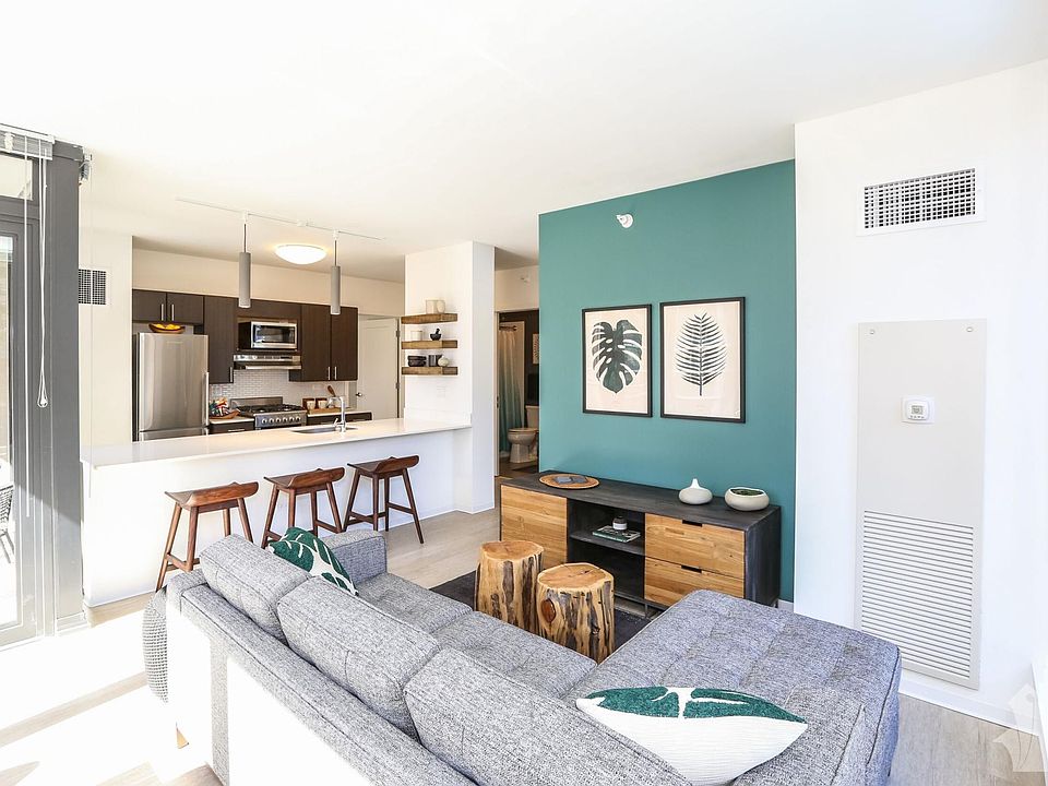 1st image of 156 W Superior St #1904
