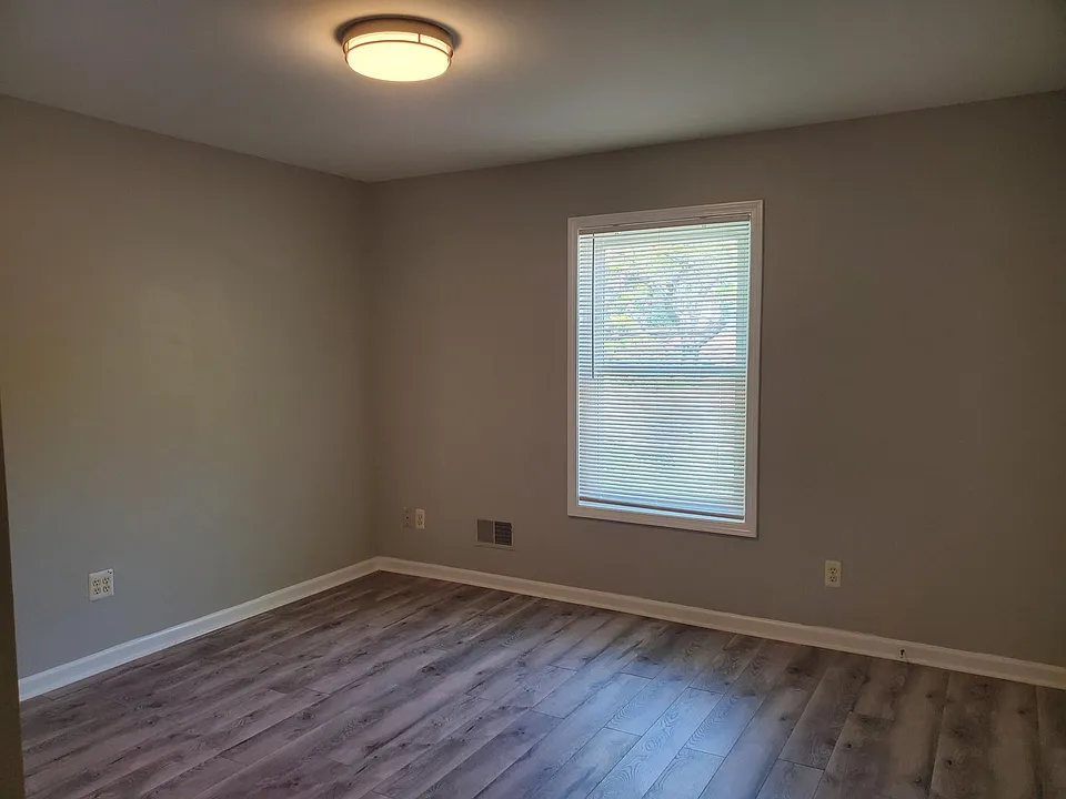 1/2 Bath