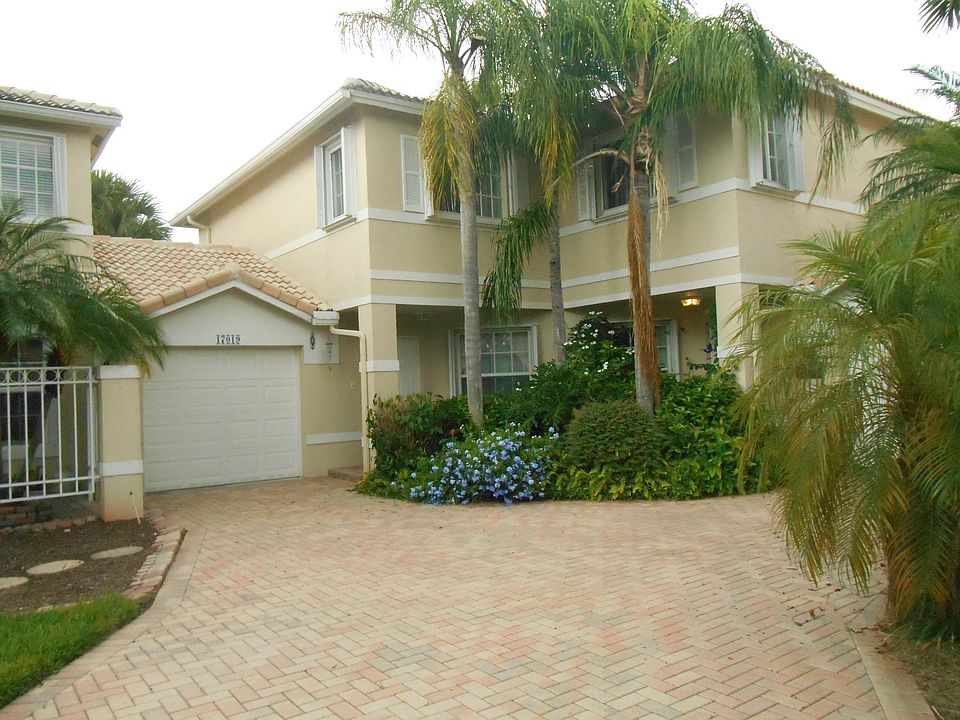 Front- Garage on left