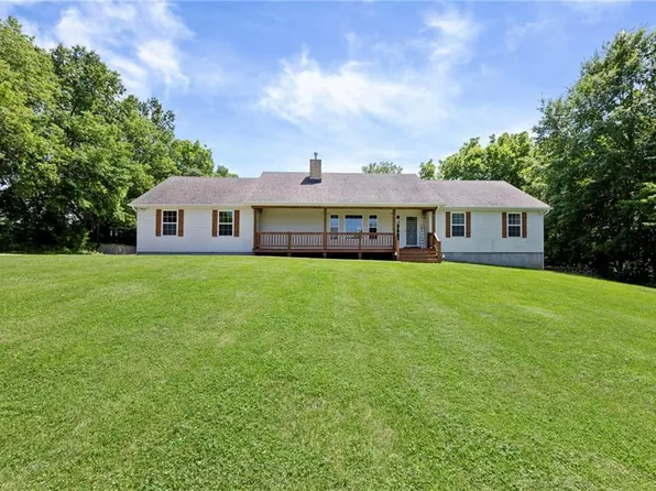 2925 Lowman Rd, Smithville, MO 64089