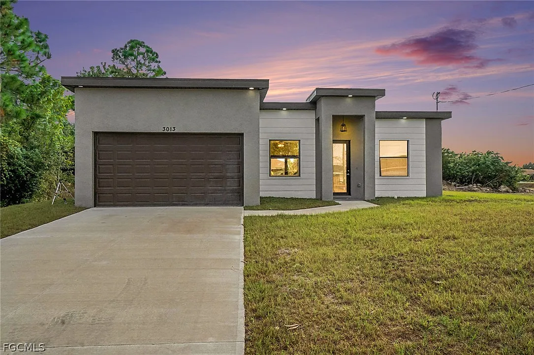 3 bed, 2.0 bath, 1312 sqft, $1,900 — Photo 2