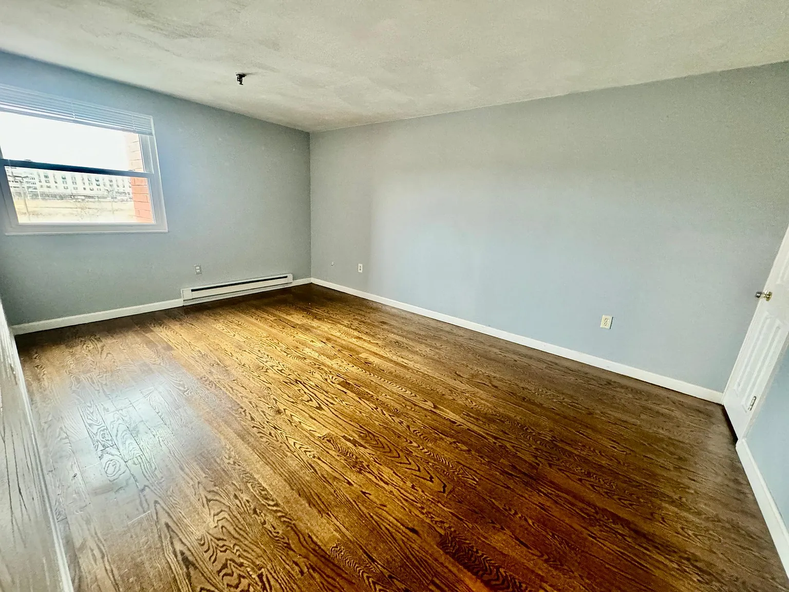1 bed, 820 sqft, $2,000 — Photo 3
