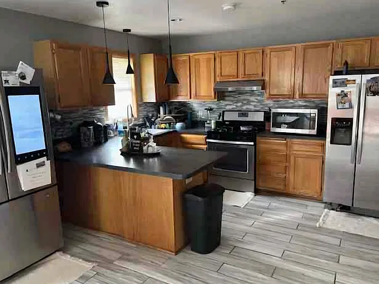 686 3rd St E — Photo 5