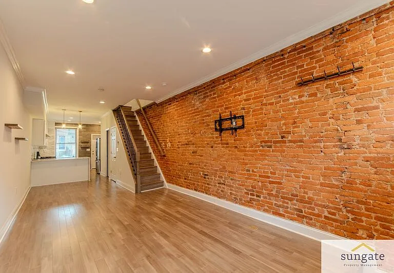 1824 Jackson St — Photo 3