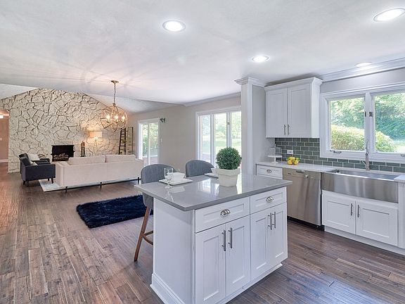 4th image of 503 Forest Mews Dr