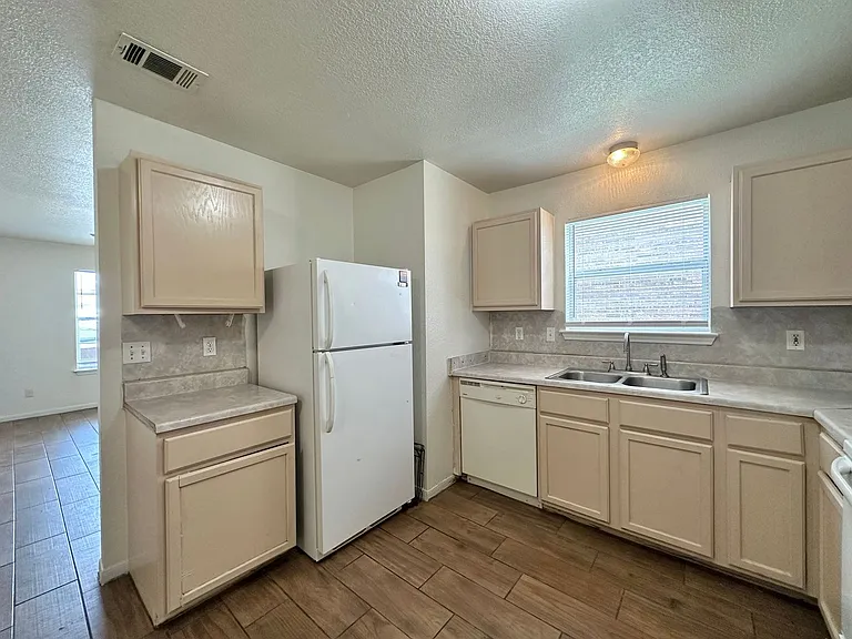 3206 Hereford Lane — Photo 10