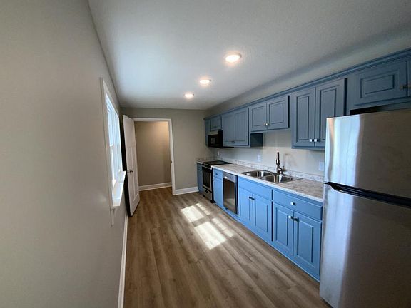 5th image of 105 S Zetterower Ave #107
