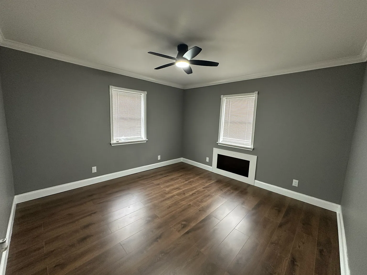 54 Ellington 2L — Photo 1