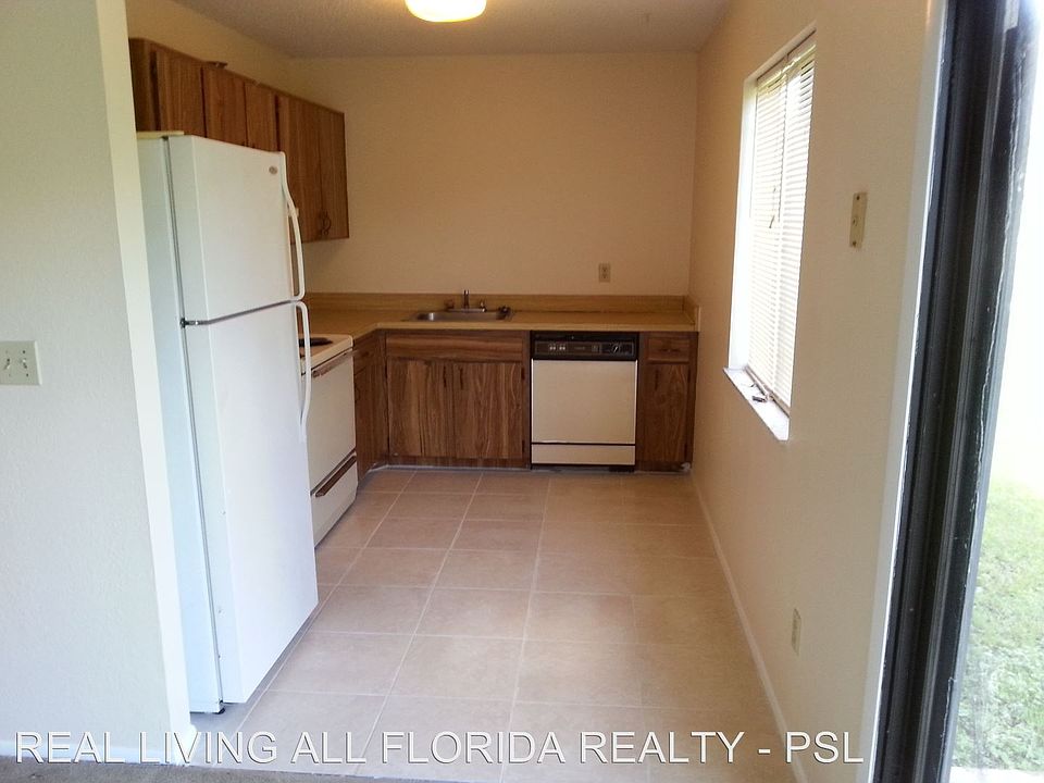 2nd image of 1417 SE North Balcourt Ct