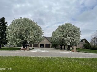 4112 Golf Course Rd, Watertown, SD 57201