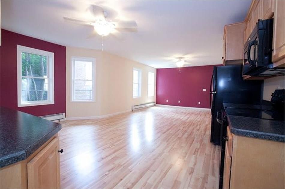1st image of 131 Gold St Floor 1