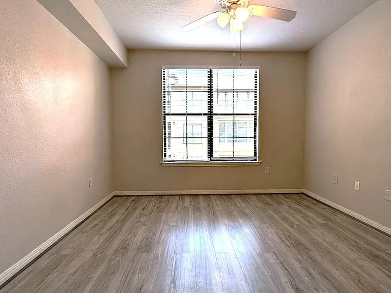 911 N Orange Ave #422 — Photo 7