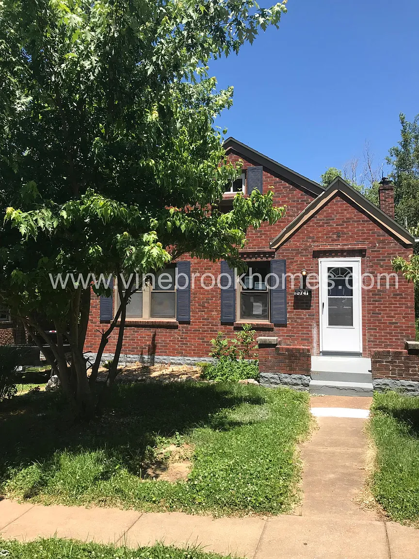 9527 Roslan Pl photo 1