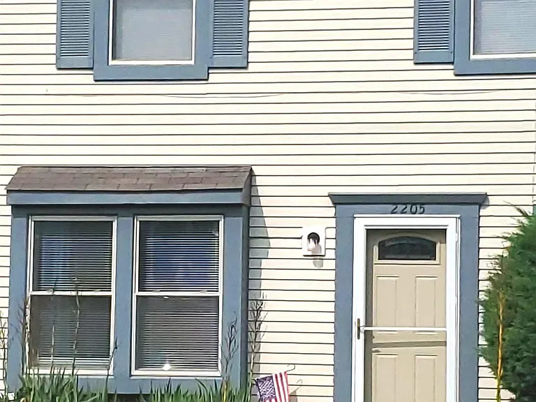 2205 Elberta Ln — Photo 2