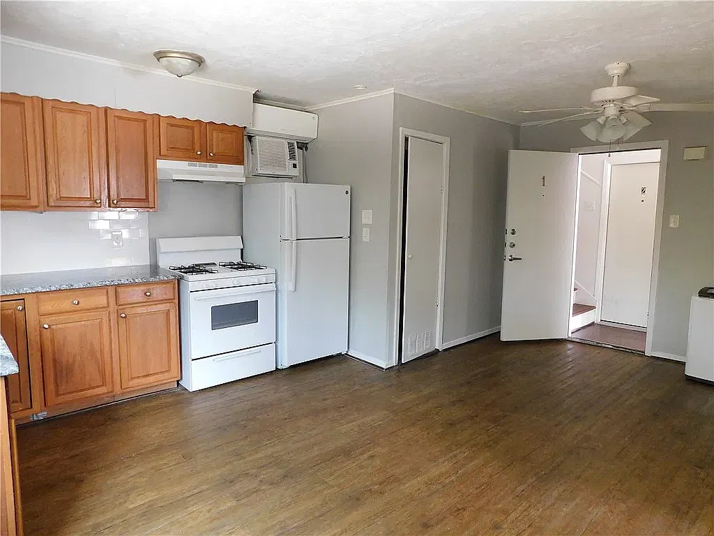 1 bed, 700 sqft, $800 — Photo 3