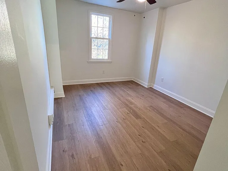 263 E Penn St — Photo 9