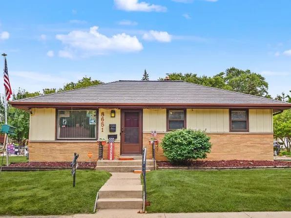 8651 W Crossfield AVENUE, Milwaukee, WI 53225