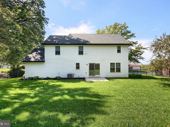 4th image of 2541 Edgewood Ln