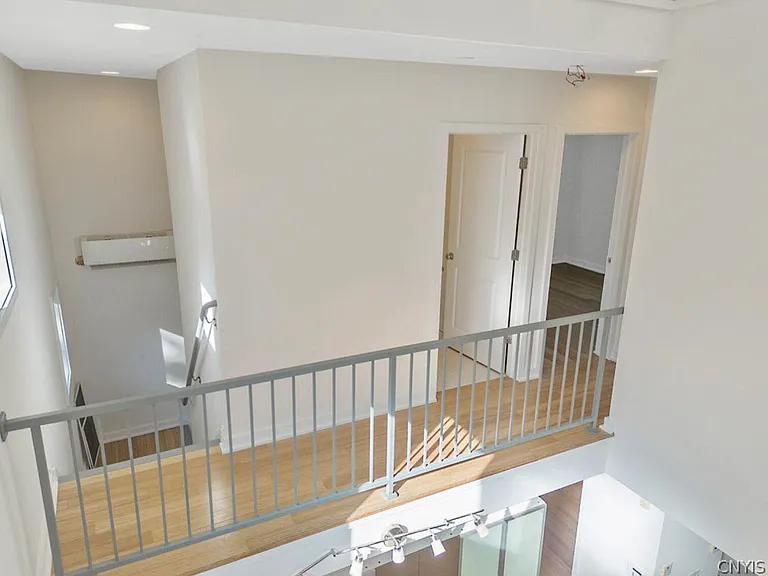 621 Otisco St — Photo 23