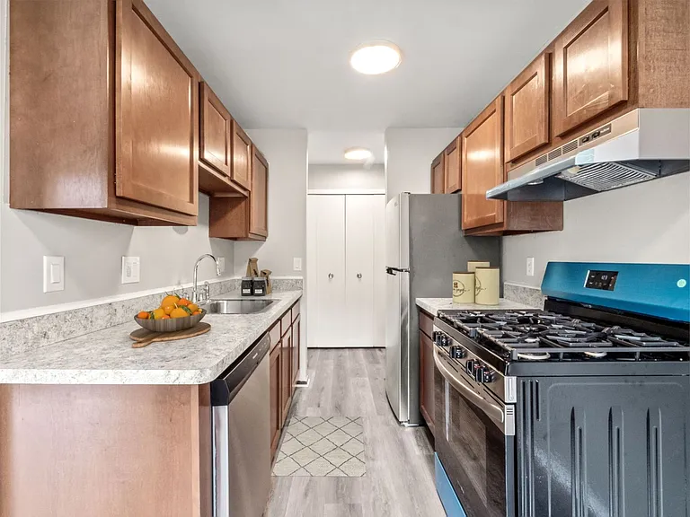 Glenwood Apartments — Photo 33