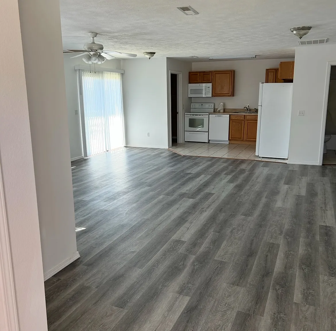 2 bed, 1.5 bath, 1376 sqft, $1,100 — Photo 3