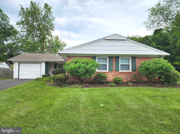 13211 Pennerview Ln, Fairfax, VA 22033