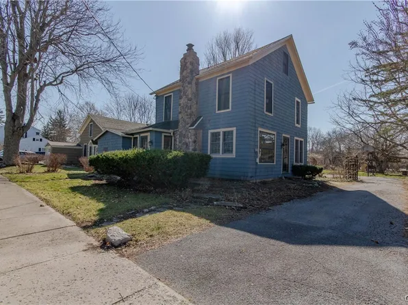 107 W Hamilton St, Sackets Harbor, NY 13685