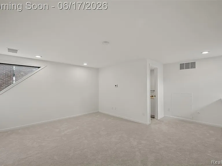 511 Brookside Ave — Photo 20