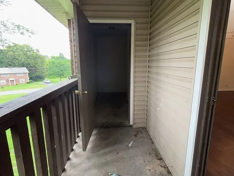 Creekwood Apartments — Photo 6