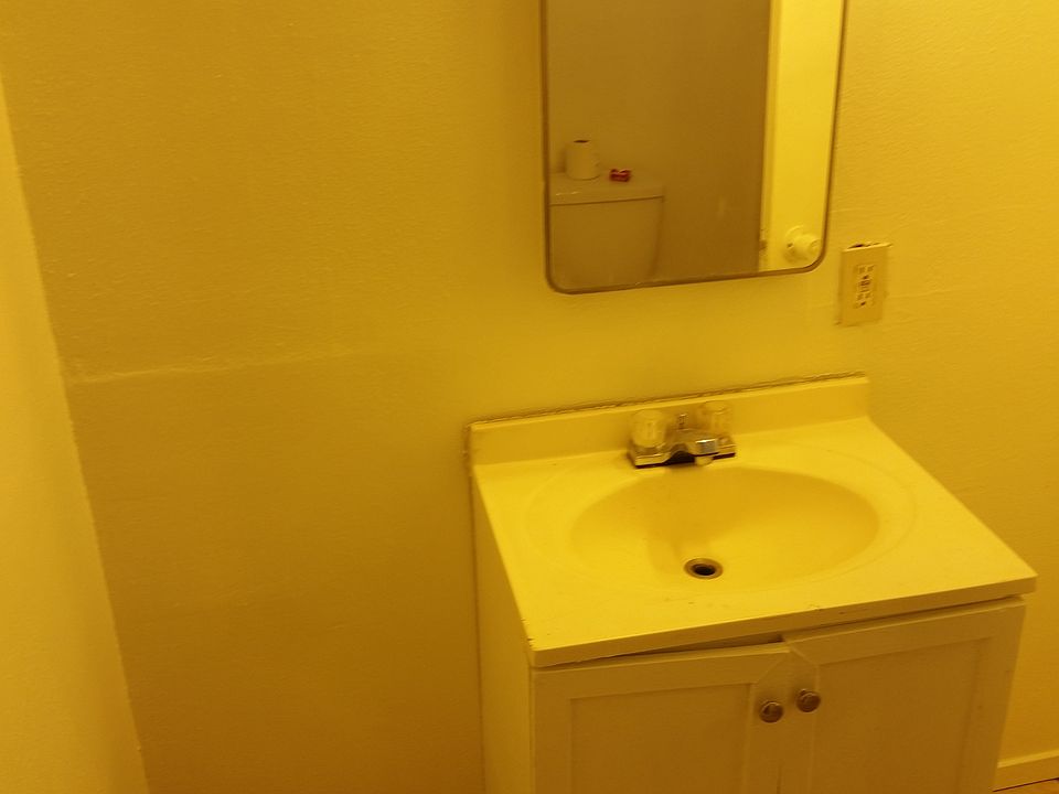 2nd image of 422 W Franklin Ave