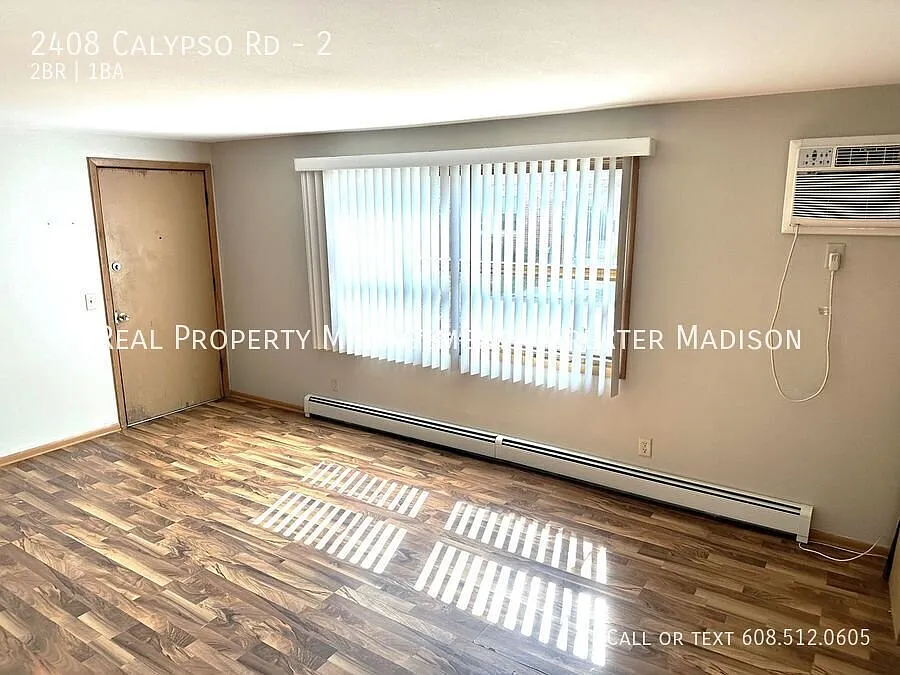 Great Main Level 2 Bedroom Apartment On Madison's East Side. Heat And Water Included — Photo 2