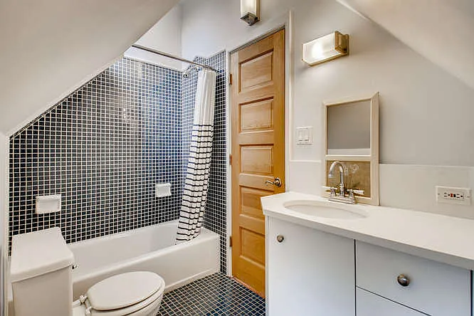 1429 W Roscoe St #2 — Photo 8