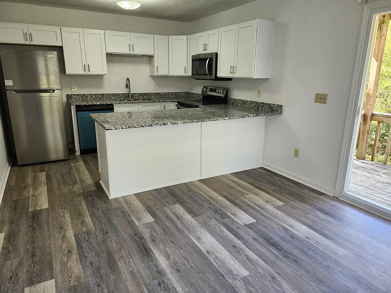 3903 Emerald Dr — Photo 3