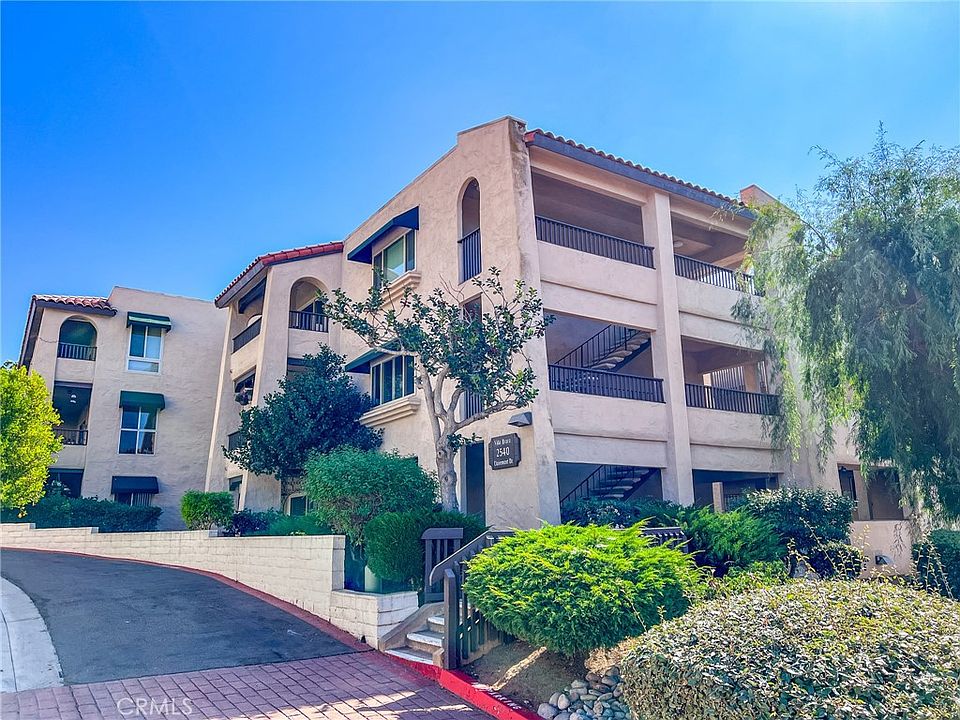1st image of 2540 Clairemont Dr Unit 202