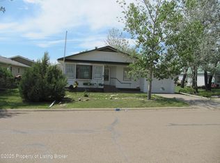 225 1st Ave NE, Beach, ND 58621