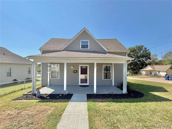 819 Stewart St, De Soto, MO 63020