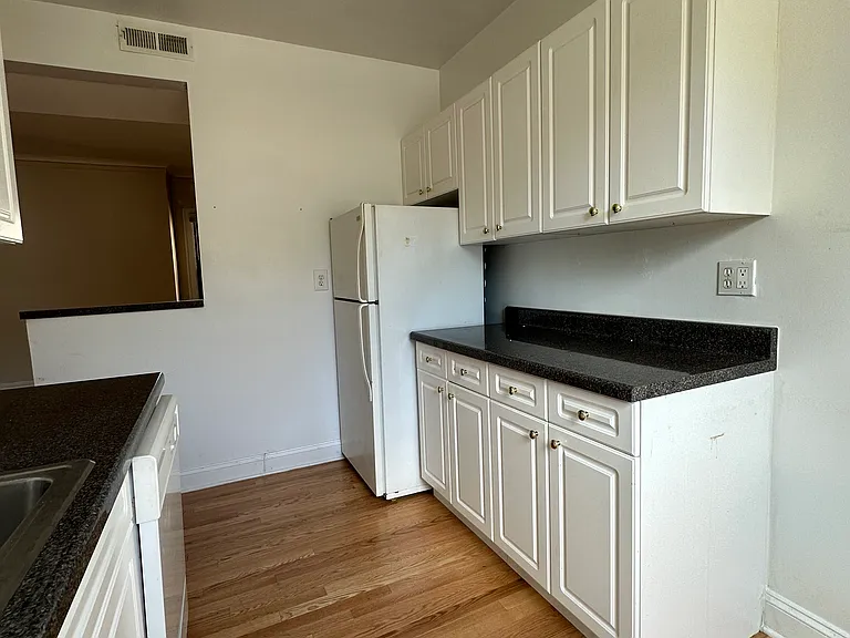 927 Forest Ave #2E — Photo 21