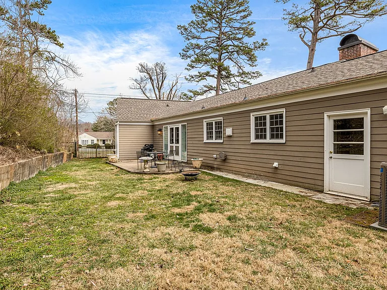 100 Lakeshore Dr — Photo 25